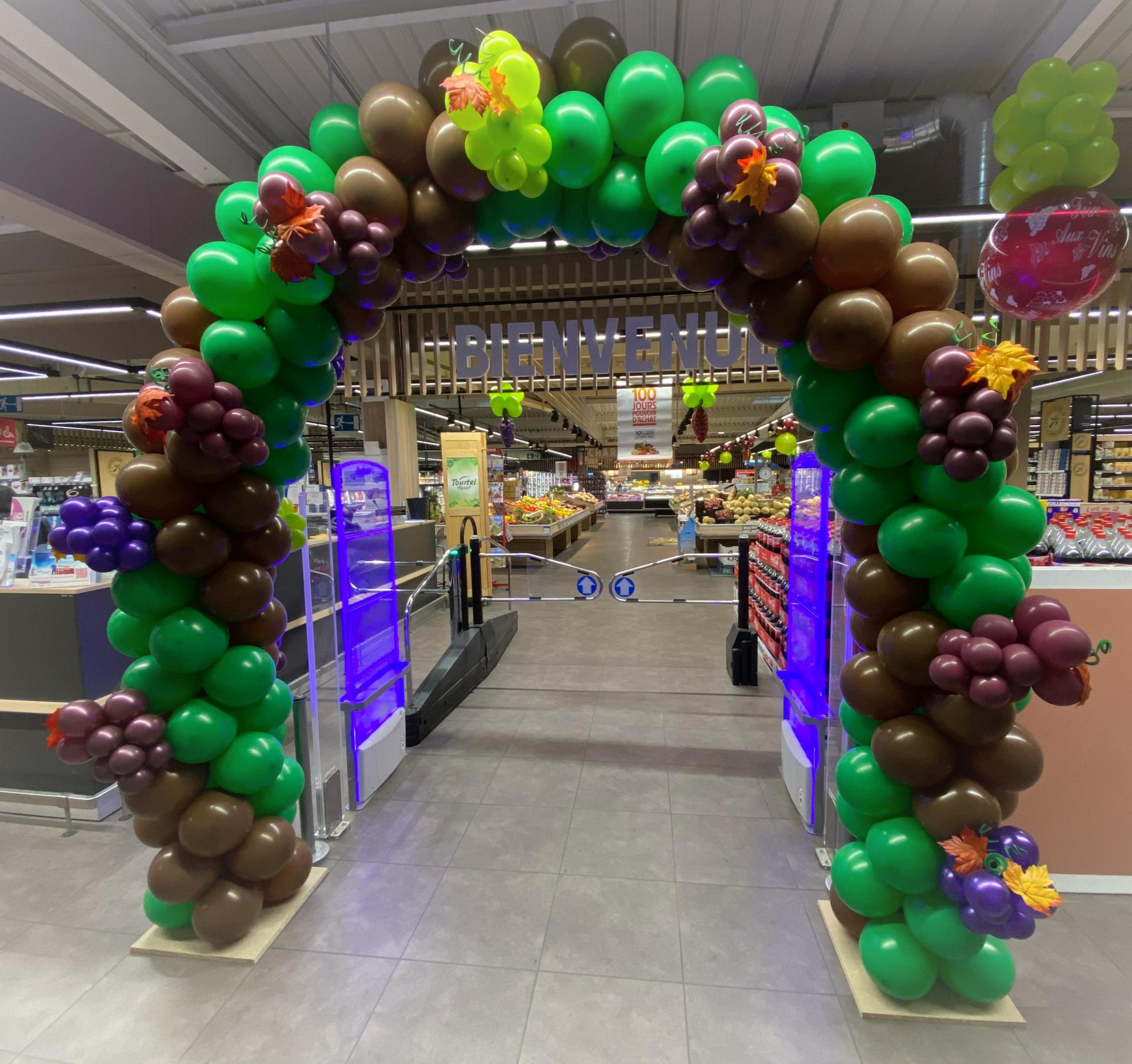 Arche en Ballons Entrée Foire aux Vins Intermarché